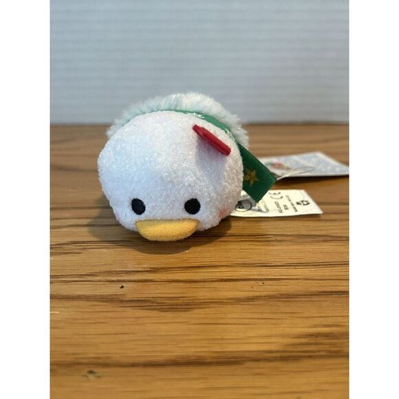 Disney Tsum Tsum Donald Duck Mini Holiday Christmas Plush, 3.5" - Picture 1 of 10